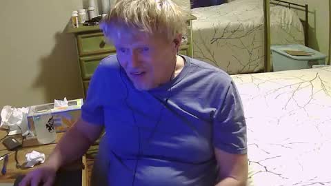 Snapshot of gethyn chatting on February 15, 9:27 am Gethyn online show from February 15, 9:27 am