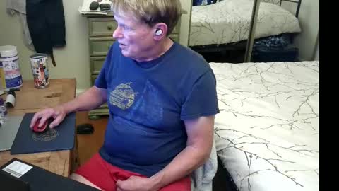 Snapshot of gethyn chatting on October 20, 7:42 am Gethyn online show from October 20, 7:42 am