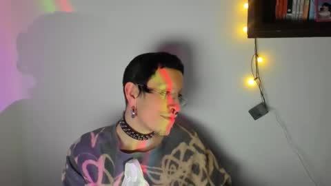 Snapshot of gh0st_pussy chatting on May 29, 7:17 am Ghost Bussy online show from May 29, 7:17 am