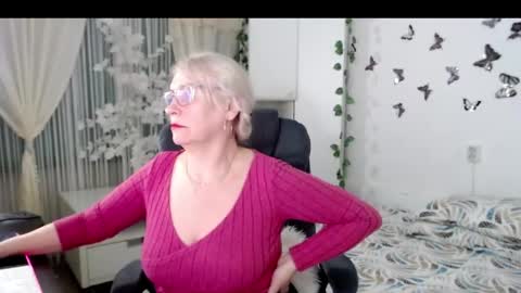 Snapshot of ghertrudequeen chatting on April 28, 3:44 am Ghertrudequeen online show from April 28, 3:44 am