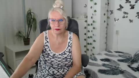 Snapshot of ghertrudequeen chatting on July 25, 4:32 am Ghertrudequeen online show from July 25, 4:32 am