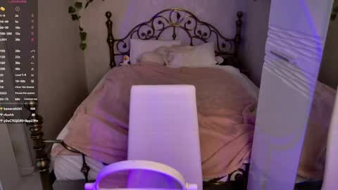 Snapshot of ghost_girlyy chatting on April 18, 7:56 am violeta online show from April 18, 7:56 am