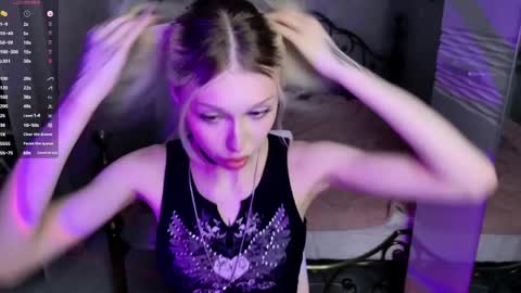 Snapshot of ghost_girlyy chatting on April 30, 4:24 pm violeta online show from April 30, 4:24 pm