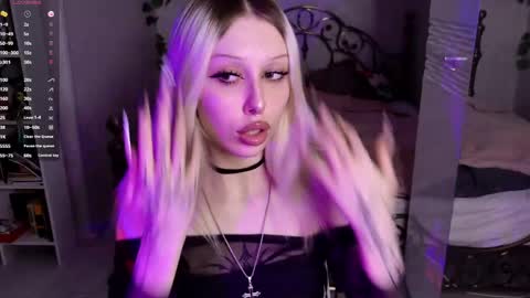 Snapshot of ghost_girlyy chatting on May 12, 8:39 pm violeta online show from May 12, 8:39 pm