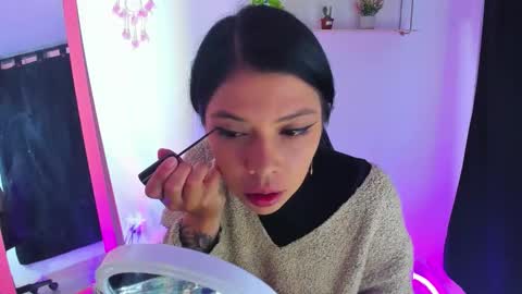 giaaaa   online show from February 20, 11:05 pm