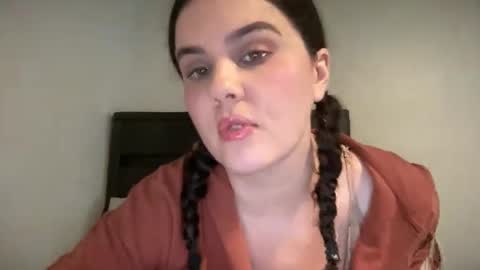 Snapshot of gia_is_horny chatting on December 7, 6:04 pm The Queen of Squirt online show from December 7, 6:04 pm