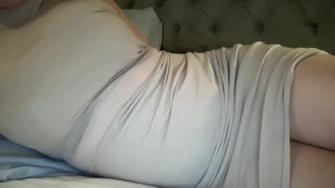 Snapshot of gia_is_horny chatting on March 11, 3:37 am The Queen of Squirt online show from March 11, 3:37 am