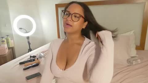 Gianella  online show from May 12, 2:52 am