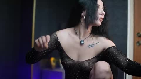  Gia  online show from December 2, 9:10 pm