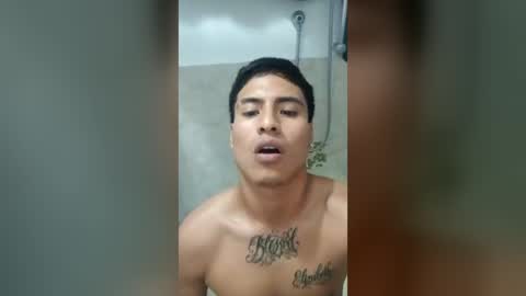 Snapshot of gian858735 chatting on July 19, 6:33 pm gian858735 online show from July 19, 6:33 pm