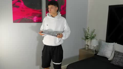 Snapshot of gian_rossii chatting on July 2, 11:16 am GIAN online show from July 2, 11:16 am