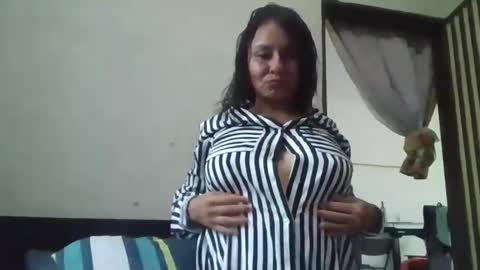 Snapshot of gianna165909 chatting on January 1, 5:55 pm gianna165909 online show from January 1, 5:55 pm