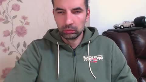 Snapshot of gianni_lion chatting on April 2, 9:01 pm Gianni online show from April 2, 9:01 pm