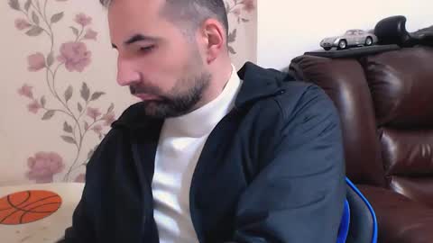 Snapshot of gianni_lion chatting on April 12, 10:20 am Gianni online show from April 12, 10:20 am