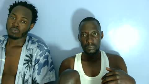 Snapshot of giant_couple chatting on June 25, 4:34 am giant_couple online show from June 25, 4:34 am
