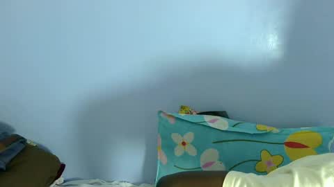 Snapshot of giant_couple chatting on July 1, 10:17 am giant_couple online show from July 1, 10:17 am