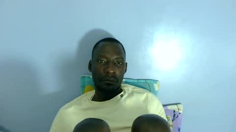 Snapshot of giant_couple chatting on July 11, 1:08 am giant_couple online show from July 11, 1:08 am