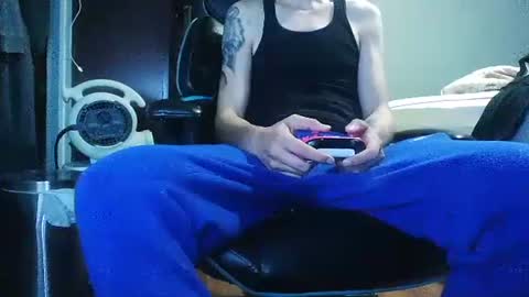 Snapshot of giantdick4u1991 chatting on September 18, 8:33 pm giantdick4u1991 online show from September 18, 8:33 pm