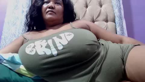 gianttitts online show from March 2, 9:01 pm