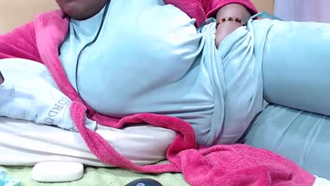 gianttitts online show from April 21, 7:17 pm