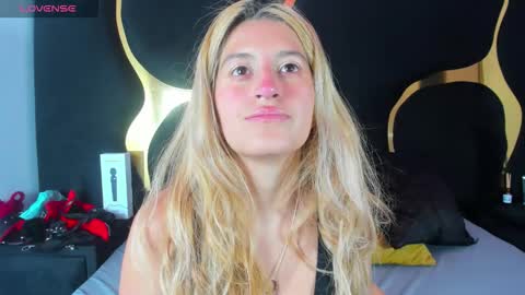 GiaRoussel online show from February 6, 5:27 pm