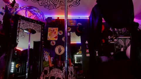 Snapshot of gigglemethis22 chatting on December 3, 12:35 am Giggles online show from December 3, 12:35 am