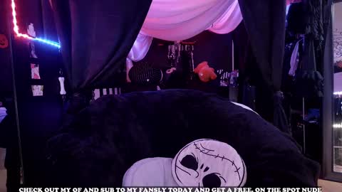 Snapshot of gigglemethis22 chatting on September 21, 6:31 pm Giggles online show from September 21, 6:31 pm