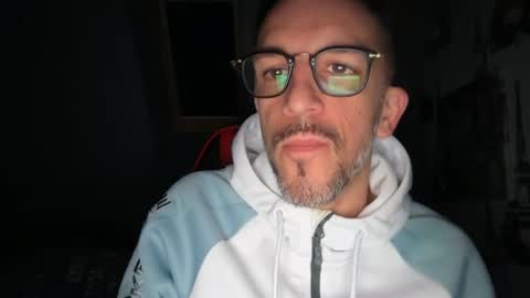 Gigi online show from April 18, 5:22 am