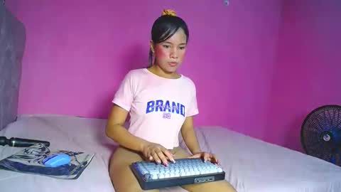 Snapshot of gigi_scott_ chatting on May 18, 12:29 am GIGI STCOTT online show from May 18, 12:29 am