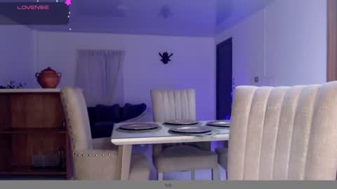 Snapshot of gigi_sj chatting on August 1, 8:52 pm GIGI instagram gigi sj1994 online show from August 1, 8:52 pm