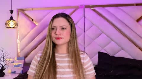 Giigii Hadid  online show from April 10, 5:50 pm