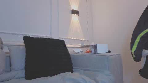 Snapshot of giigii_hadidd chatting on June 24, 7:13 pm Giigii Hadid online show from June 24, 7:13 pm