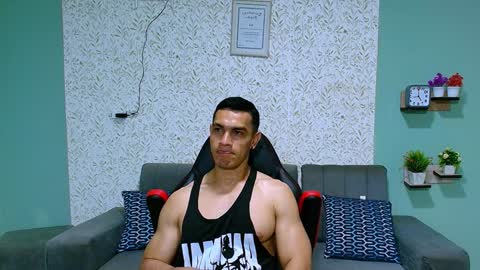 Snapshot of gilbert_marquez chatting on January 28, 11:28 pm GILBERT online show from January 28, 11:28 pm