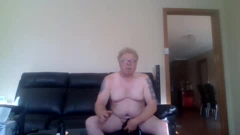 Snapshot of gimmmieoooo chatting on March 5, 7:04 am gimmmieoooo online show from March 5, 7:04 am