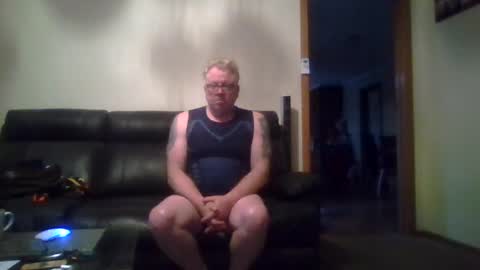 gimmmieoooo online show from August 6, 6:59 am