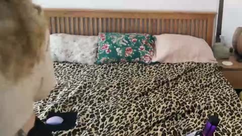 Snapshot of gin_and_juice_ chatting on September 10, 4:56 am Suki online show from September 10, 4:56 am