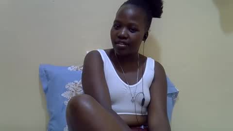 Snapshot of gina_sassy chatting on February 20, 2:19 am Adiliah online show from February 20, 2:19 am