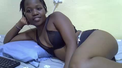 Snapshot of gina_sassy chatting on February 28, 12:00 am Adiliah online show from February 28, 12:00 am
