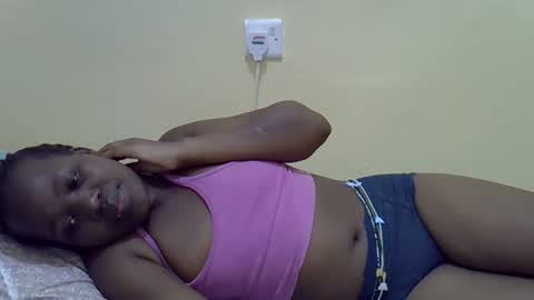 Snapshot of gina_sassy chatting on March 27, 1:00 am Adiliah online show from March 27, 1:00 am