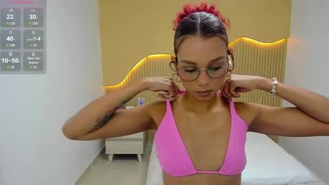 Snapshot of ginamorelo chatting on June 5, 8:03 pm G I A N A online show from June 5, 8:03 pm