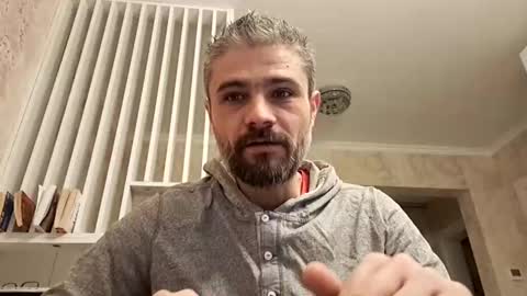 Snapshot of gindrie chatting on January 12, 5:56 am Gabriel online show from January 12, 5:56 am