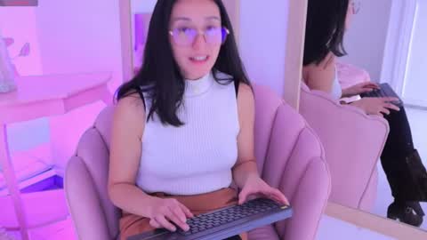 Snapshot of ginevra_esposito chatting on September 10, 1:11 pm Ginn online show from September 10, 1:11 pm