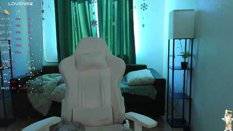 gingercute17 online show from April 2, 5:05 am