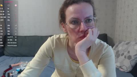 Snapshot of gingermak chatting on January 2, 9:33 am Michelle online show from January 2, 9:33 am