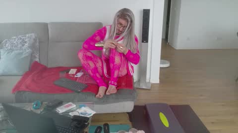 Snapshot of gingerpink1911 chatting on January 8, 10:50 am GingerPink online show from January 8, 10:50 am