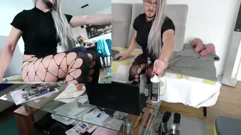 Snapshot of gingerpink1911 chatting on February 3, 9:25 am GingerPink online show from February 3, 9:25 am