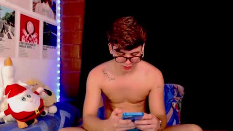 Snapshot of gingertwink_n chatting on December 7, 11:12 pm Josh Mills online show from December 7, 11:12 pm