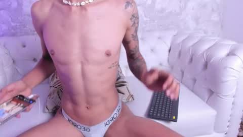 Snapshot of gio_carangi chatting on February 3, 6:22 am Gio Carangi online show from February 3, 6:22 am