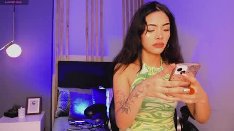 Snapshot of giovanna_oliveira chatting on April 19, 5:51 am Giovanna online show from April 19, 5:51 am