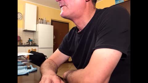 Snapshot of giovanni_1964 chatting on April 29, 5:41 pm giovanni_1964 online show from April 29, 5:41 pm